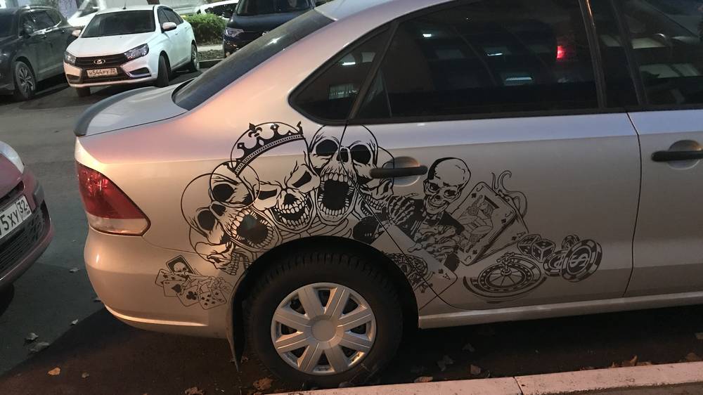 В Брянской области появились автомобили с изображением черепов