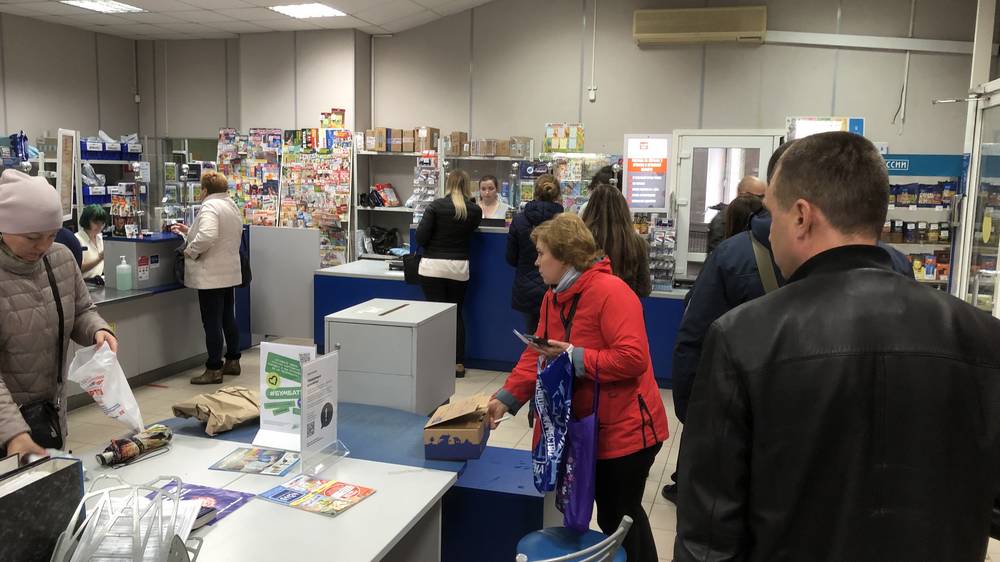Жителей Брянска в почтовых отделениях измучили большие очереди