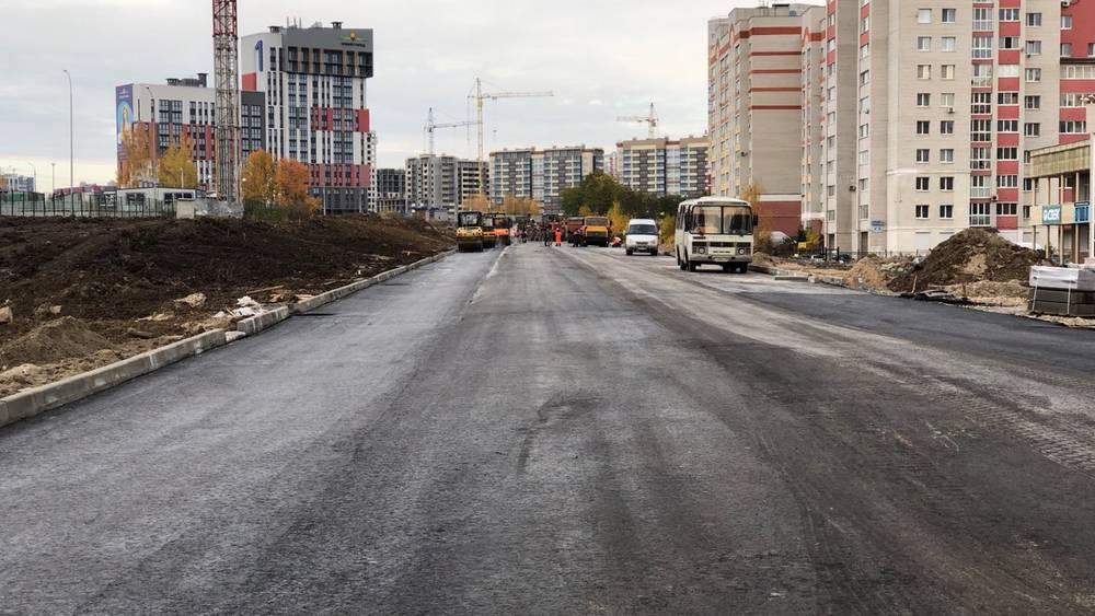 В Брянске уложили асфальт на новой дороге на улице Счастливой