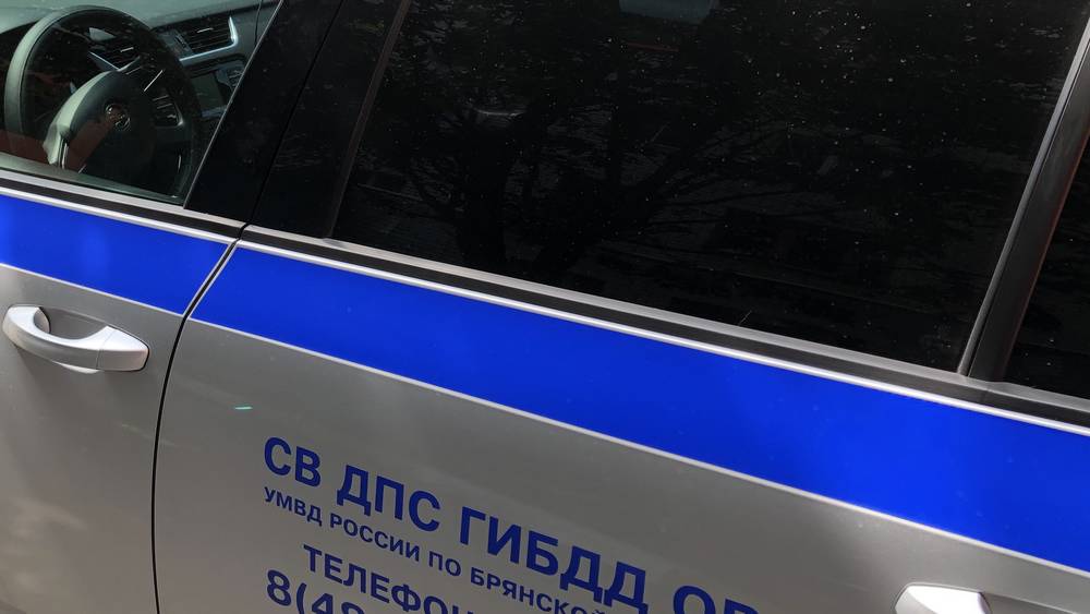 В Брянске 18-летний юноша без опыта вождения на Renault сбил 32-летнюю женщину