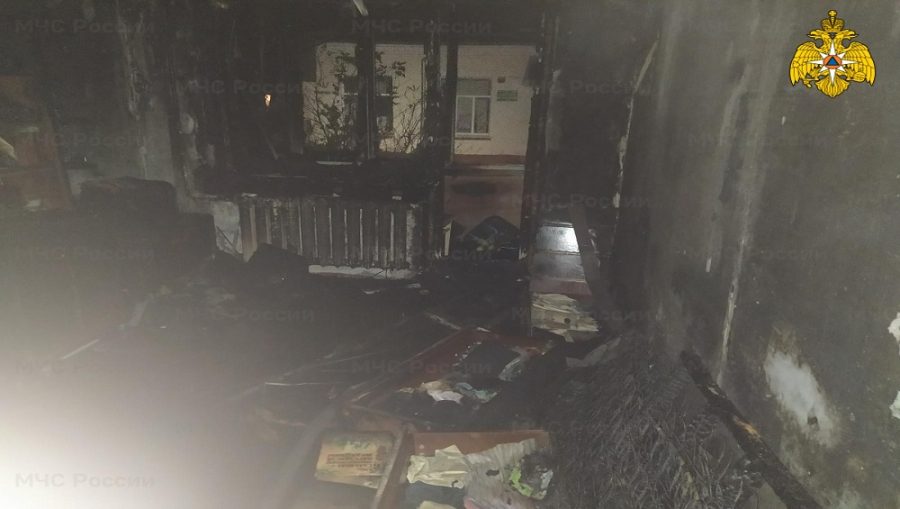 В Брянске из горевшего пятиэтажного дома на улице Ново-Советской эвакуировали 12 жильцов