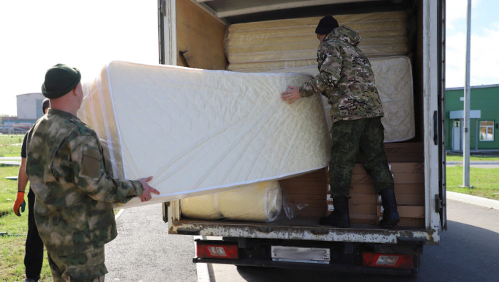 Чиновники Нижегородской области доставили мобилизованным в Клинцах 150 кроватей