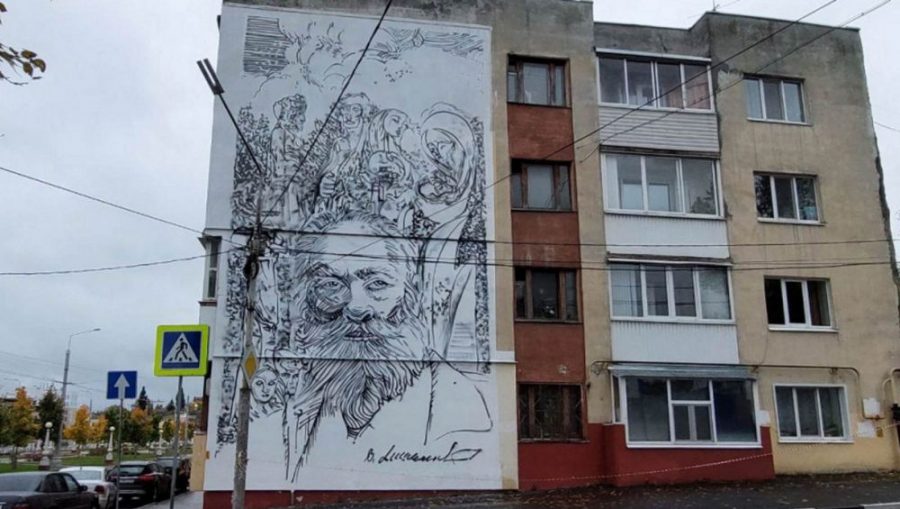В Брянске на улице Калинина появился мурал с портретом Валентина Динабургского