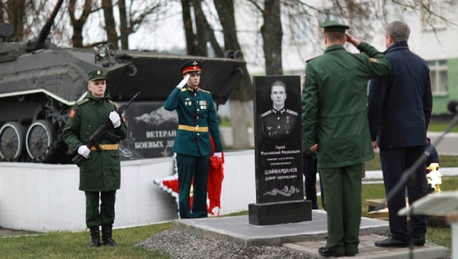 В Клинцах открыли памятник погибшему на Украине Герою России Дамиру Шаймарданову