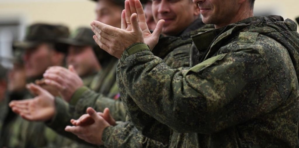 Жителей Брянска министерство обороны России пригласило на службу по контракту в армию