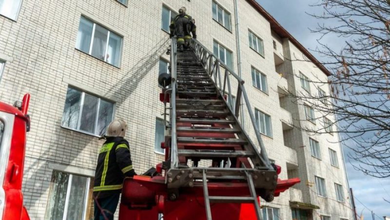 Брянские спасатели оперативно ликвидировали условный пожар в доме-интернате