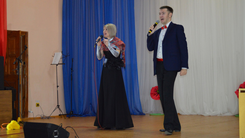 Брянская певица Сергия дала благотворительный концерт в Жуковском доме-интернате