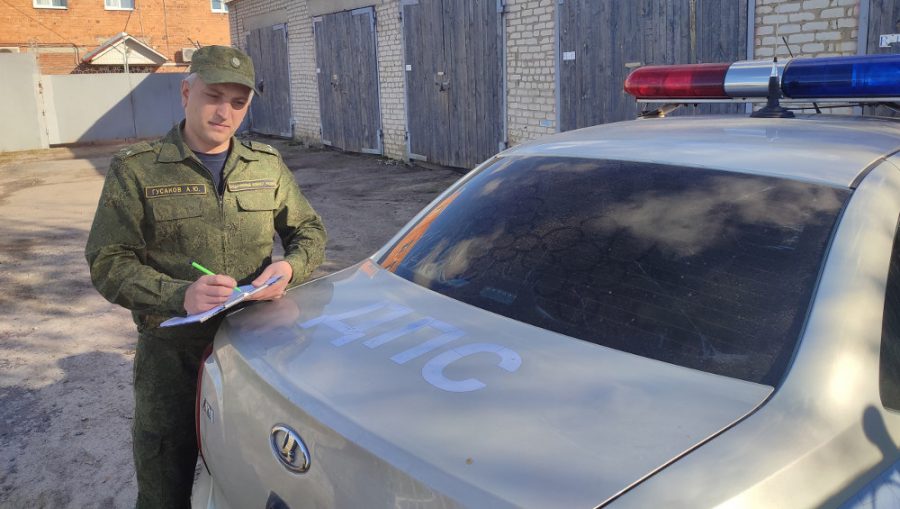 В Брянской области ФСБ задержала инспектора ГИБДД за 270 тысяч рублей взяток