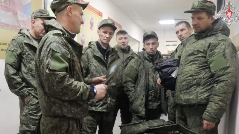Жителей Брянска пригласили на службу по контракту в зону специальной военной операции