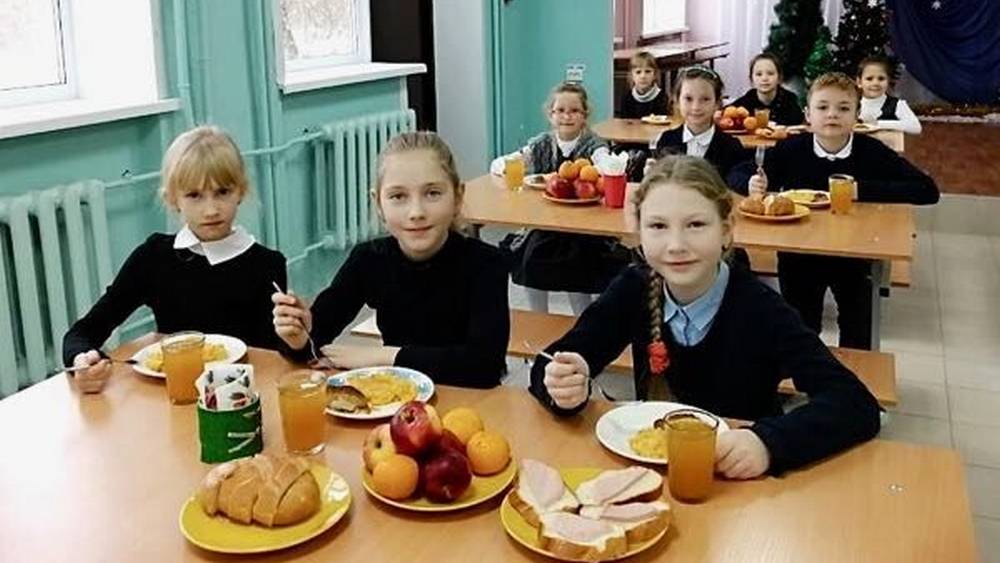 В Брянске стоимость питания для ребят из младших классов выросла до 97 рублей