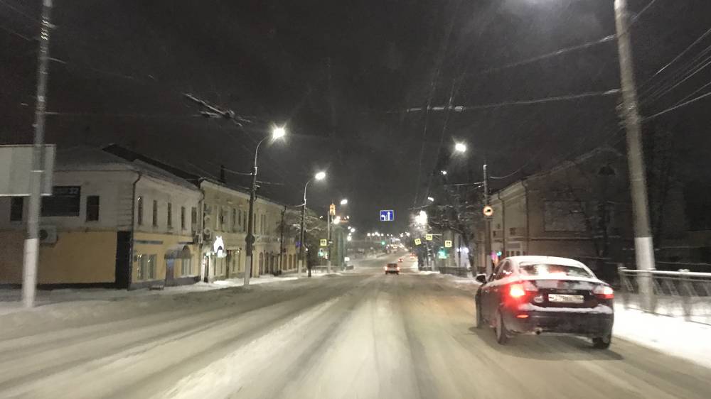 В Брянске коммунальщики приступили к борьбе с опасными снежными валами на дорогах