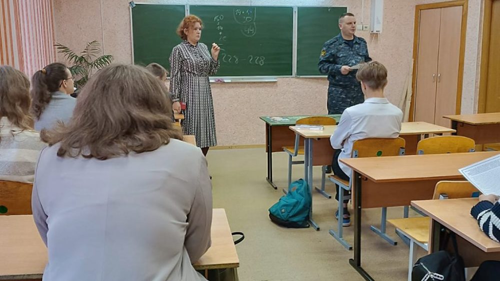 Учащимся брянских школ рассказали о правилах поступления в учебные заведения ФСИН России