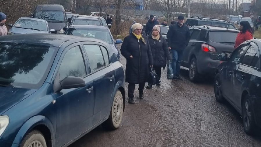 Жители Брянска пожаловались на разбитую дорогу к Антоновскому кладбищу