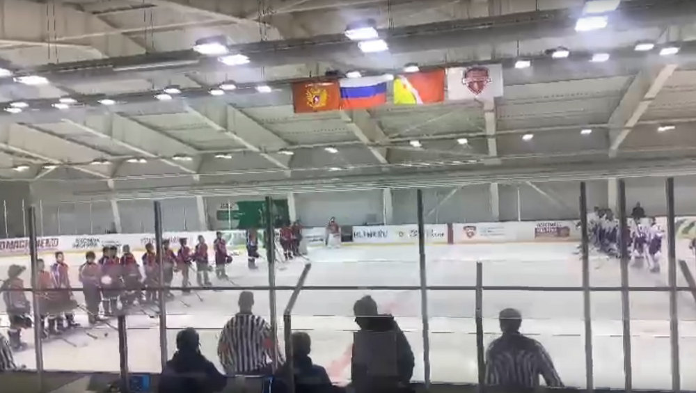 В Брянске юные хоккеисты в память о скончавшемся товарище провели матч и победили