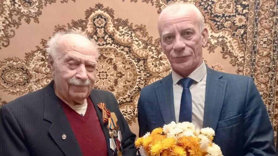Брянские адвокаты поздравили с 97-летием ветерана юриспруденции Михаила Исаковича