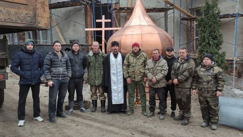 В Брасове Брянской области освятили новосооруженный Крест храма Василия Великого