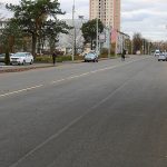 В Брянске на улице Камозина из-за столбов на пути пешеходов сделают дублирующий тротуар