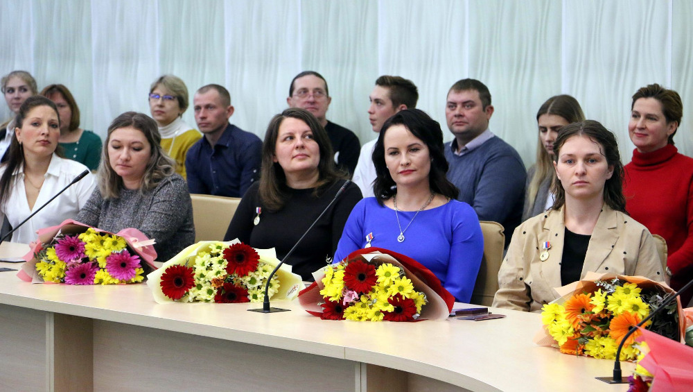В Брянской области шесть многодетных женщин награждены Почетным знаком «Материнская слава»