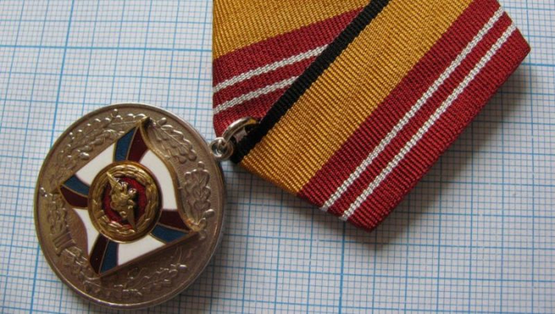 Бывший брянский участковый Дмитрий Крылов награжден медалью