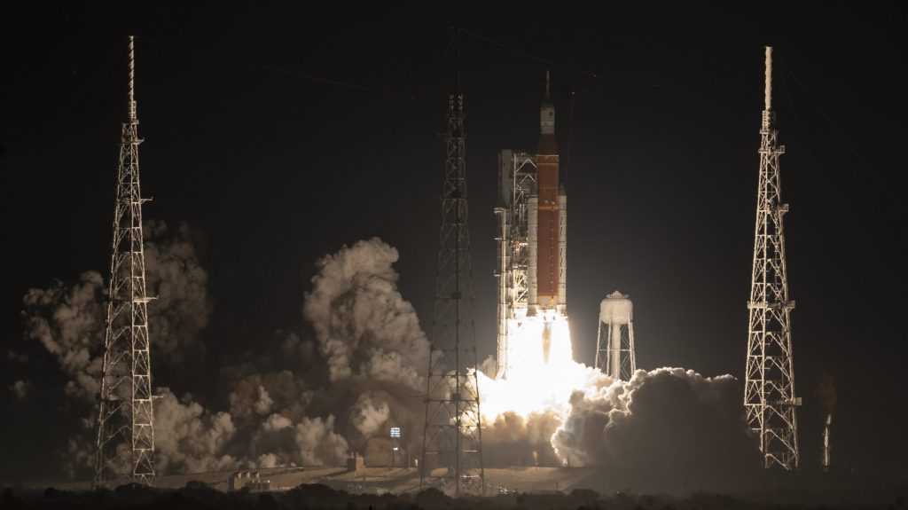 В США запустили сверхтяжелую ракету SLS с кораблем Orion в рамках лунной миссии Artemis