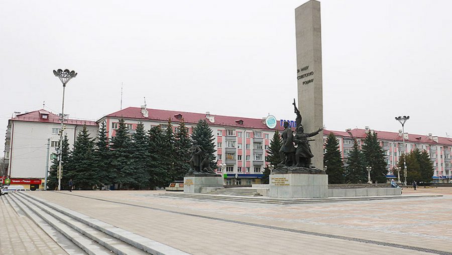 В Брянске за 113,2 миллиона рублей отремонтировали часть площади Партизан