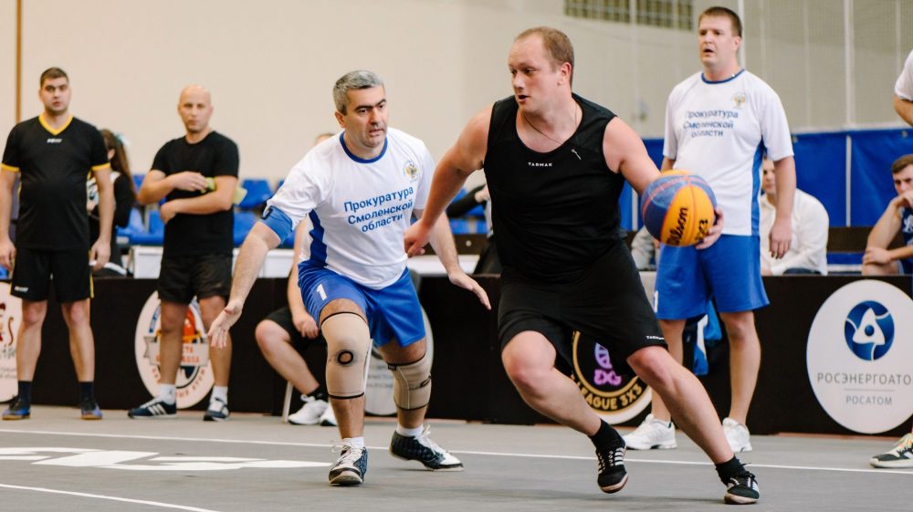 Брянские прокуроры взяли бронзу на турнире по стритболу