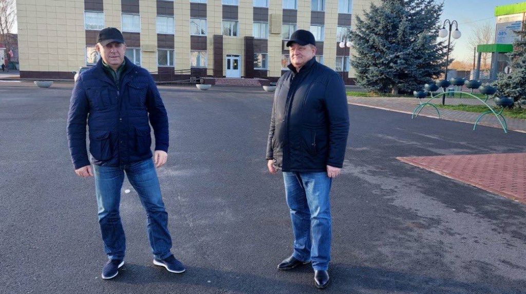 Губернатор Брянской области Александр Богомаз посетил во Мглине отремонтированную школу №1