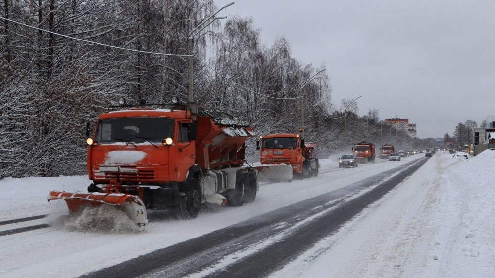 В Брянской области на борьбу со снегом и уборку дорог выйдут 77 патрульных отрядов