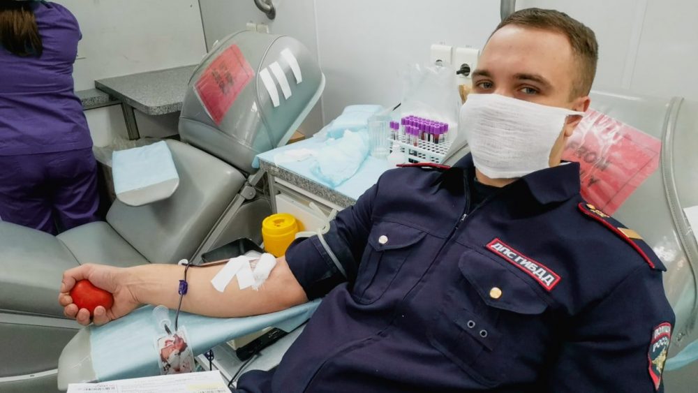 В Брянске более 60 доноров сдали кровь в рамках благотворительной акции полиции