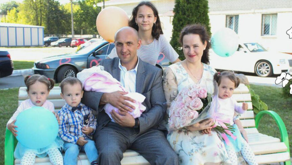 В Брянске шесть многодетных женщин награждены Почётным знаком «Материнская слава»