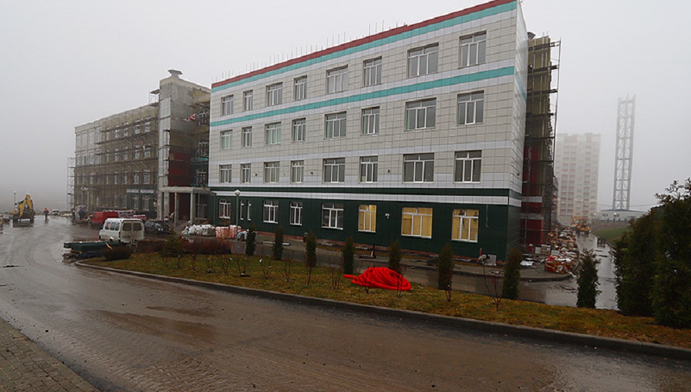 В Брянске на улице Романа Брянского подошло к завершению строительство школы №72