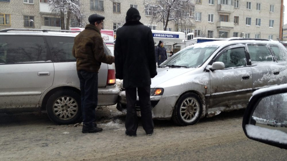 В Брянской области водителей станут штрафовать за езду на летних шинах зимой