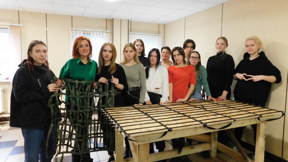 В Брянске студенты техникума начали делать носилки для участвующих в СВО военнослужащих