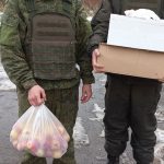 В Суземском районе местные жители передали военнослужащим домашнюю еду