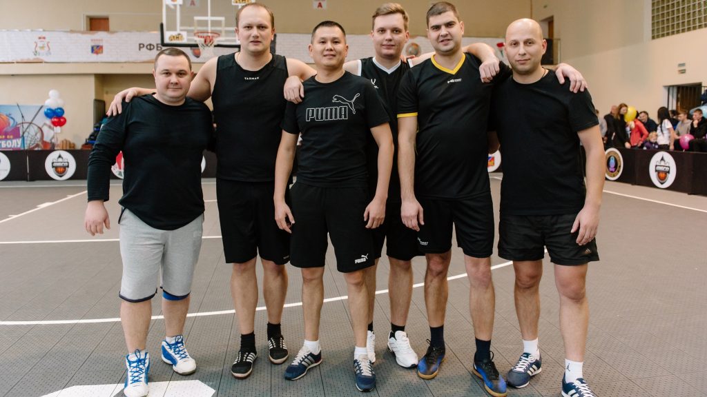 Брянские прокуроры взяли «бронзу» на турнире по стритболу