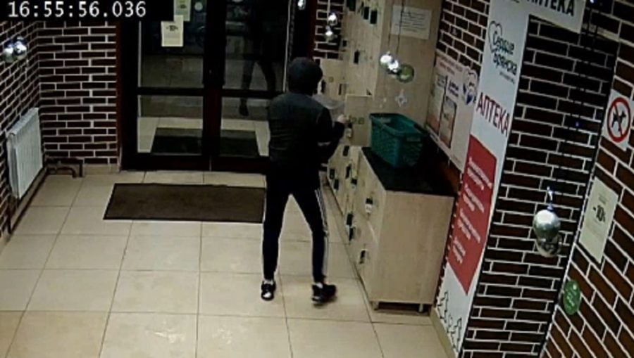 В Брянске 23-летний уголовник похитил из магазина ящик для пожертвований с 12000 рублей