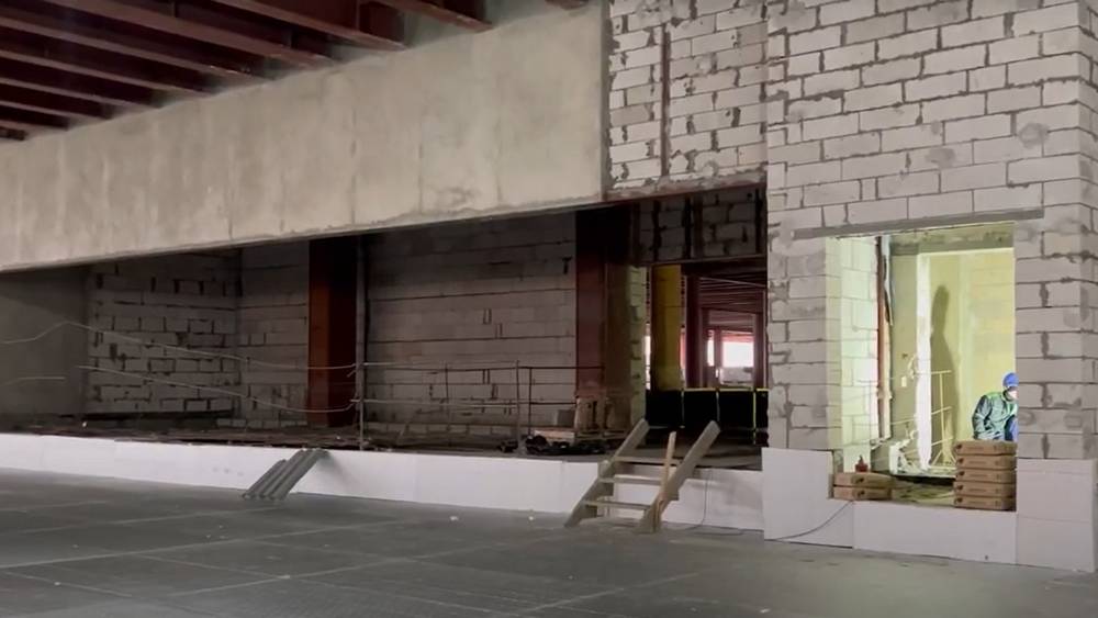 Жителям Брянска показали изнутри строящийся в старом аэропорту ТРЦ «МегаГринн»