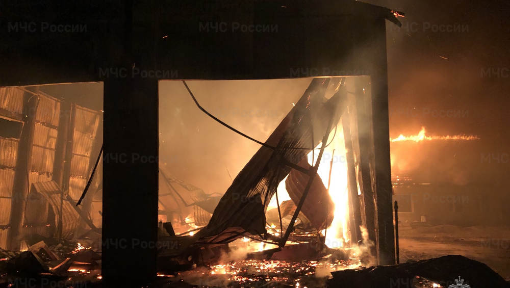 В Клетне ночью сгорел дотла автосервис в переулке Кирова