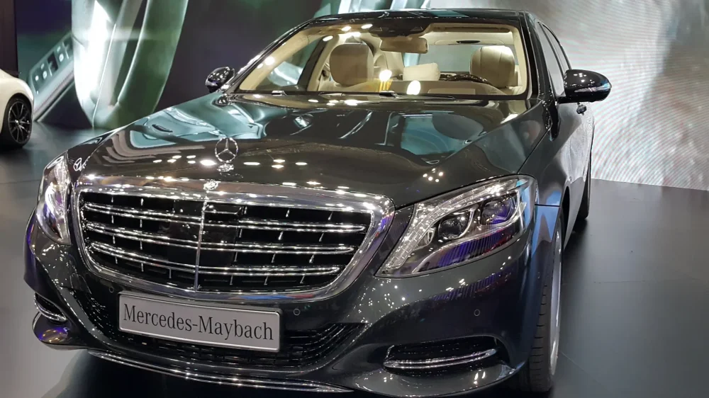 Несчастному российскому миллиардеру пришлось купить Mercedes Maybach на запчасти