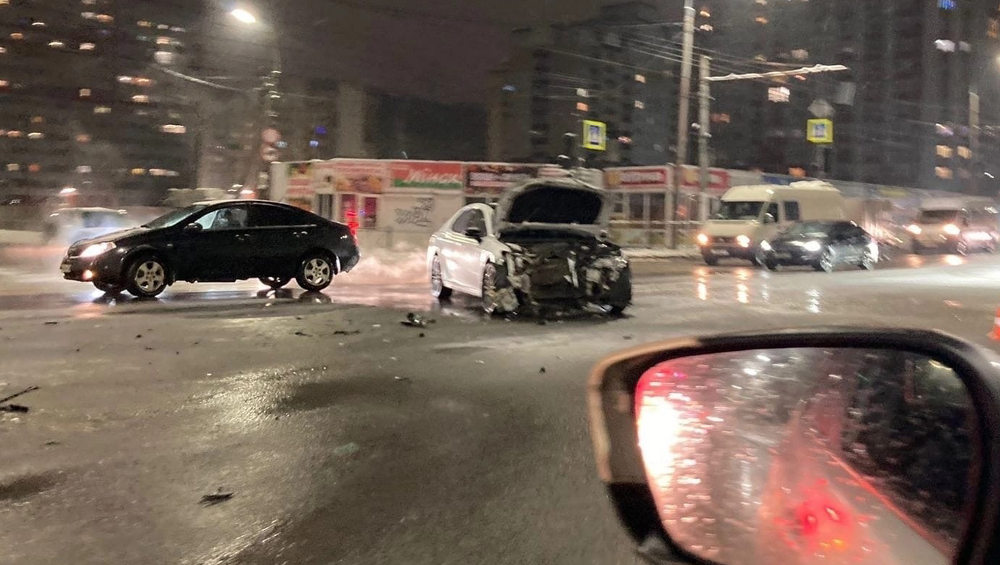 В Брянске на проспекте Станке Димитрова столкнулись легковые автомобили