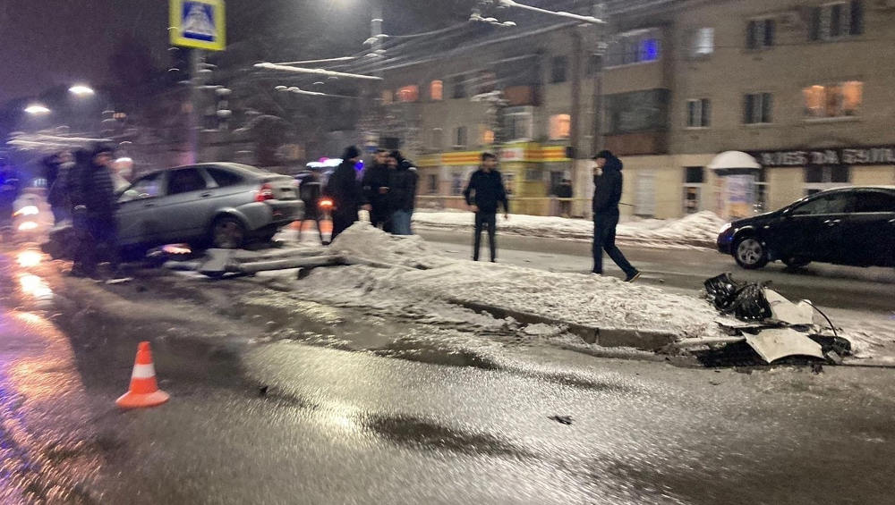 В Брянске на проспекте Станке Димитрова столкнулись легковые автомобили