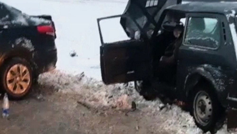 В Дятьковском районе в ДТП с 2 легковушками на трассе погиб 41-летний водитель