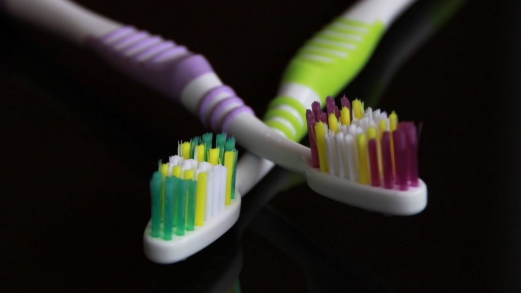 Как правильно выбрать зубную щетку
