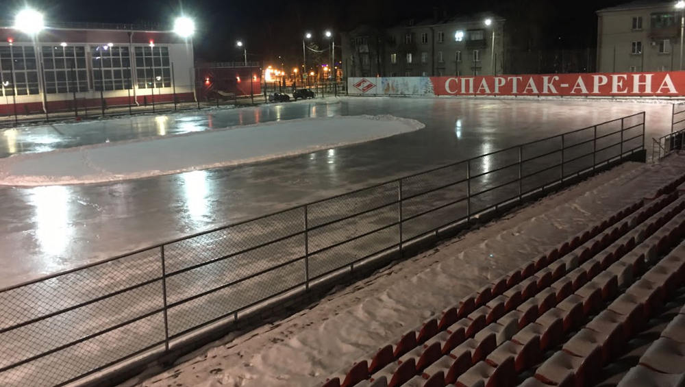В Фокинском районе Брянска 7 декабря открылся самый большой ледовый каток города