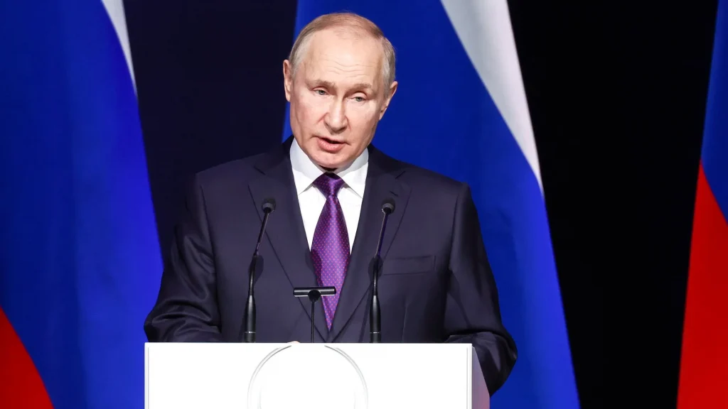 Президент России Владимир Путин не объявлял военное положение в стране