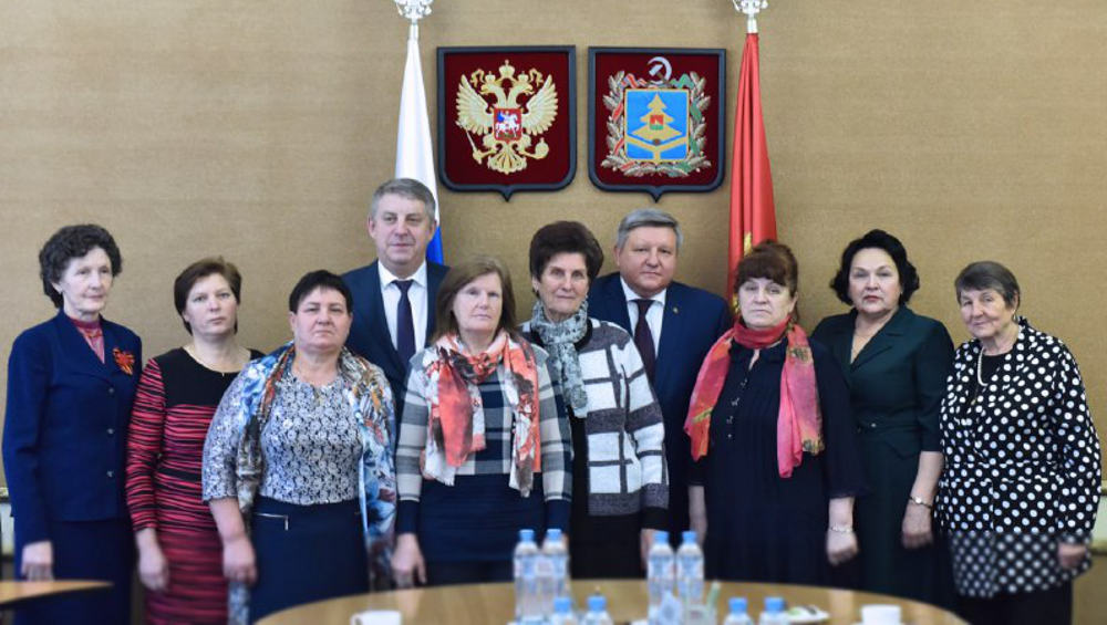 В Брянске губернатор Богомаз провел встречу с матерями погибших Героев Отечества