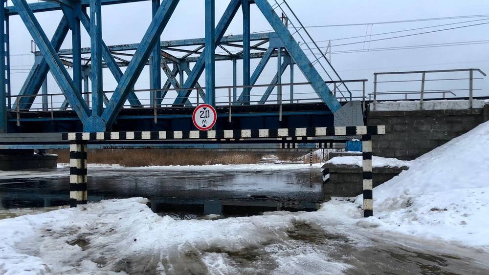 В Брянске из-за потопа закрыли для автомобилей проезд под мостом в районе Ковшовки