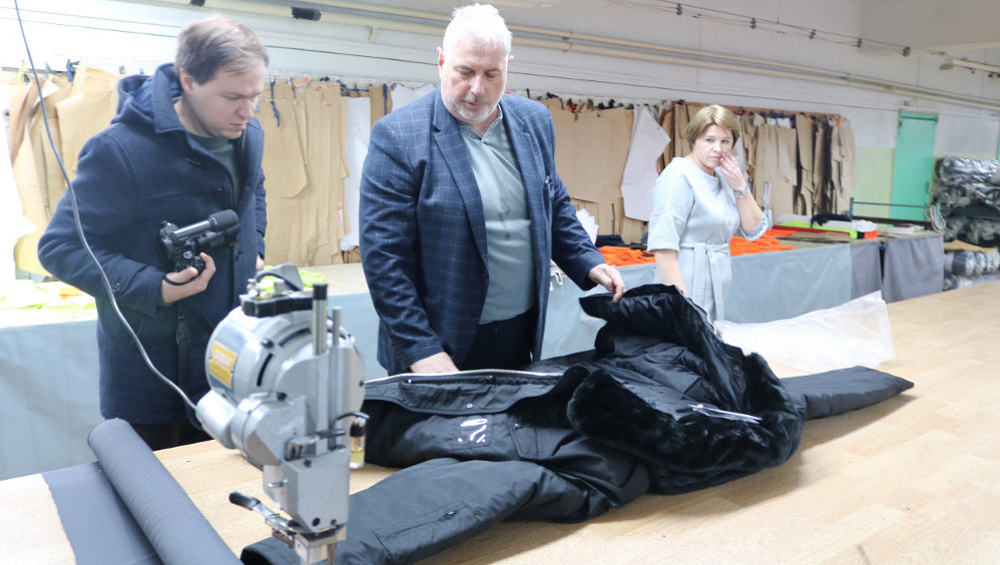 В Брянской области Дубровская швейная фабрика начала пошив спецодежды для военнослужащих