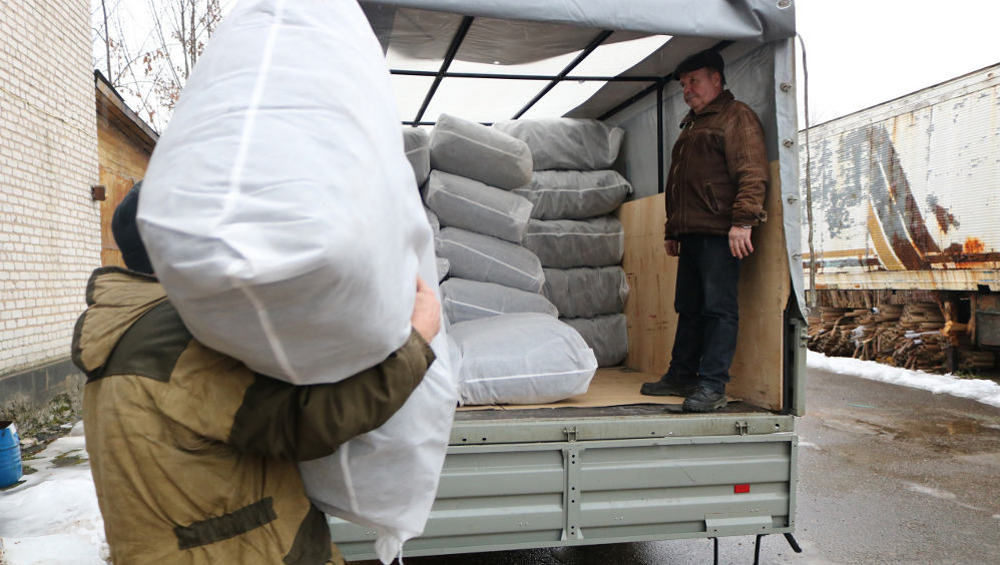 Дубровская швейная фабрика наладила выпуск военной зимней одежды