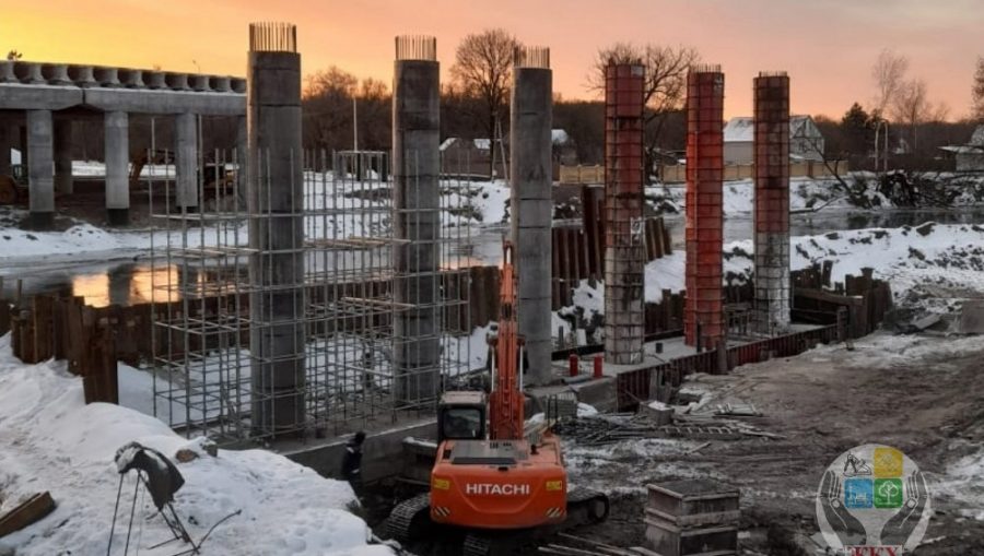 В Брянске на строящемся Славянском мосту завершили бетонирование фундамента опоры № 7